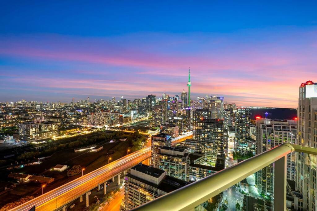 Penthouse Corner Suite With Panoramic 12 Ft Windows Toronto Exterior foto